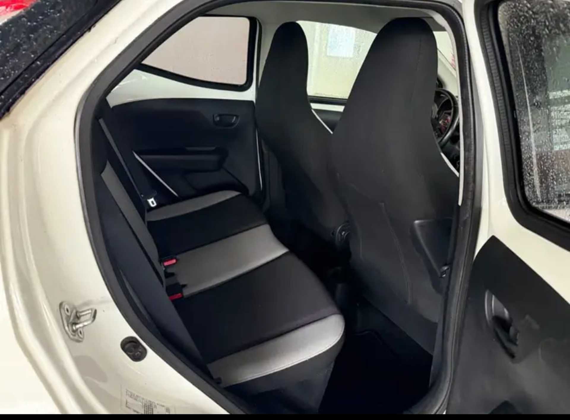 Toyota Aygo  1.0 x-busyness  - 3
