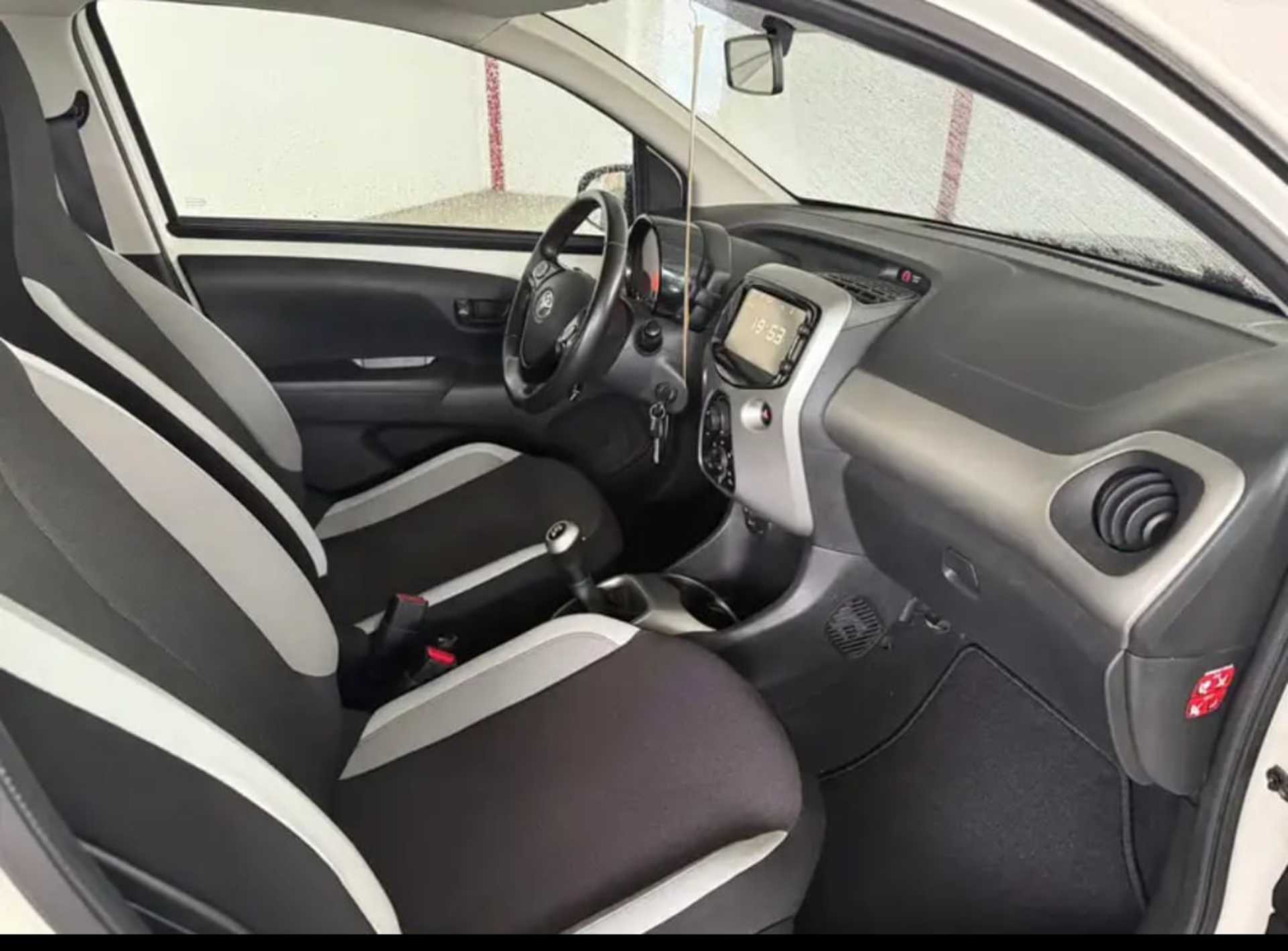 Toyota Aygo  1.0 x-busyness  - 4