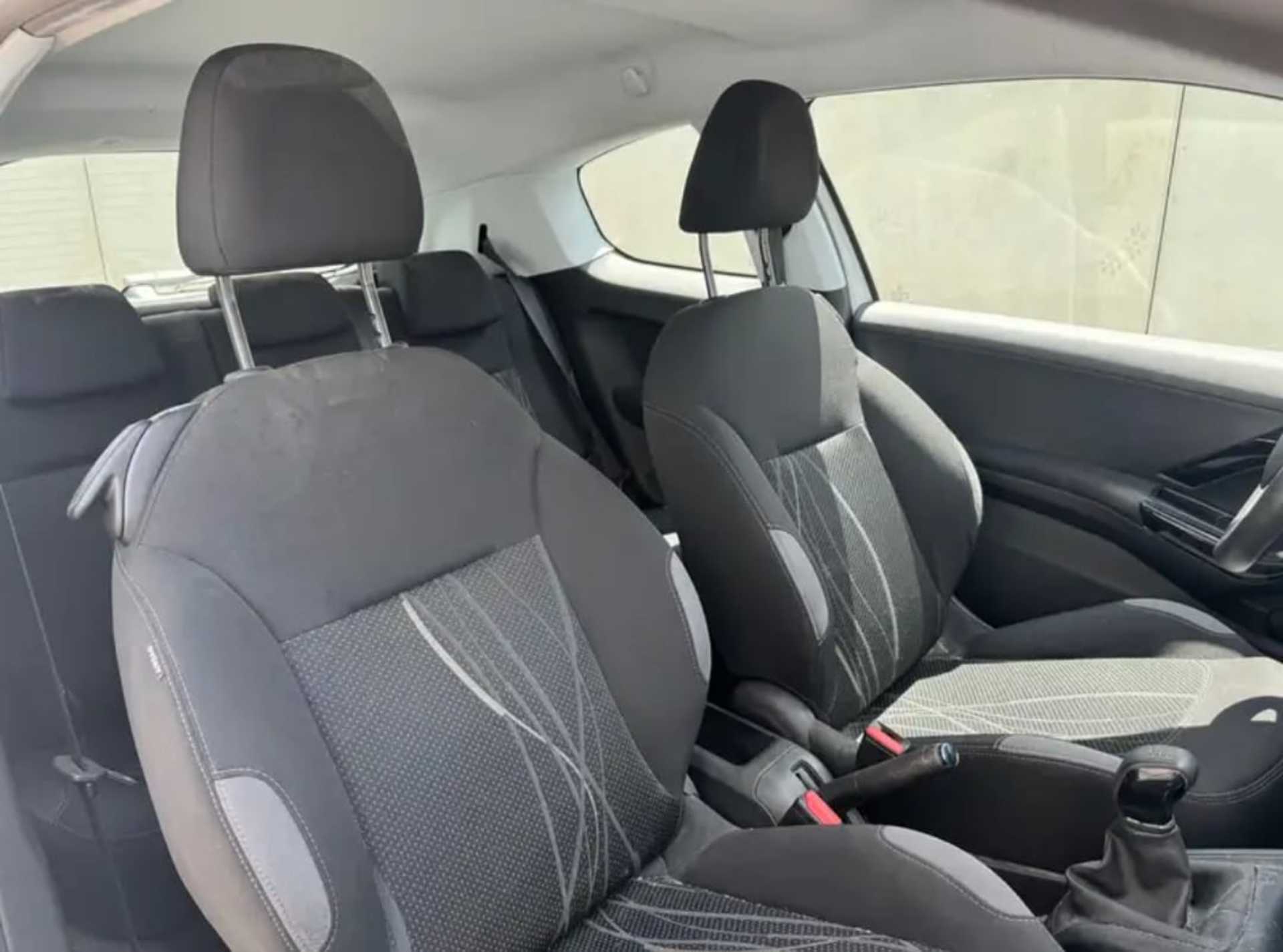 Peugeot 208 - 4