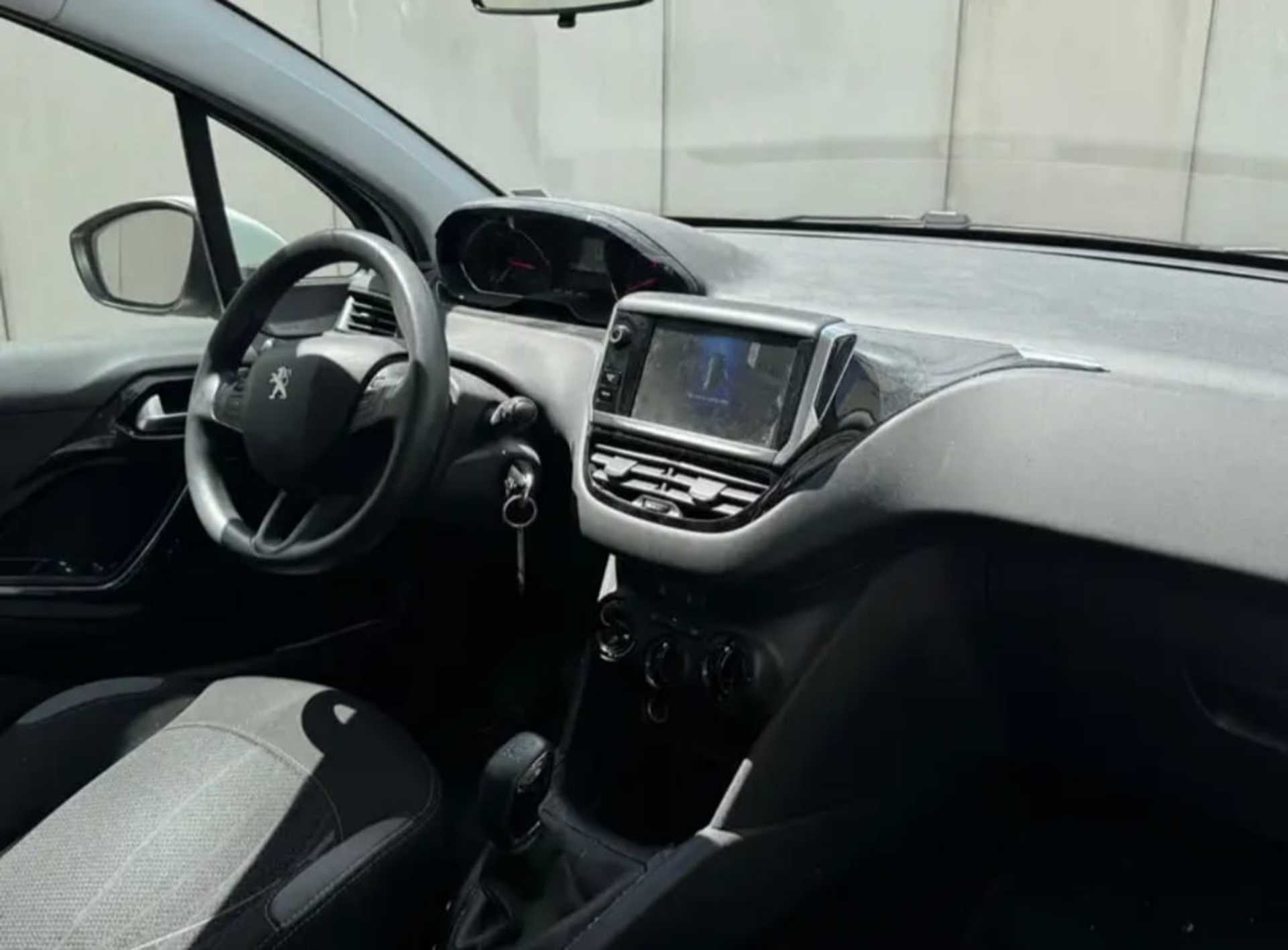 Peugeot 208 - 2