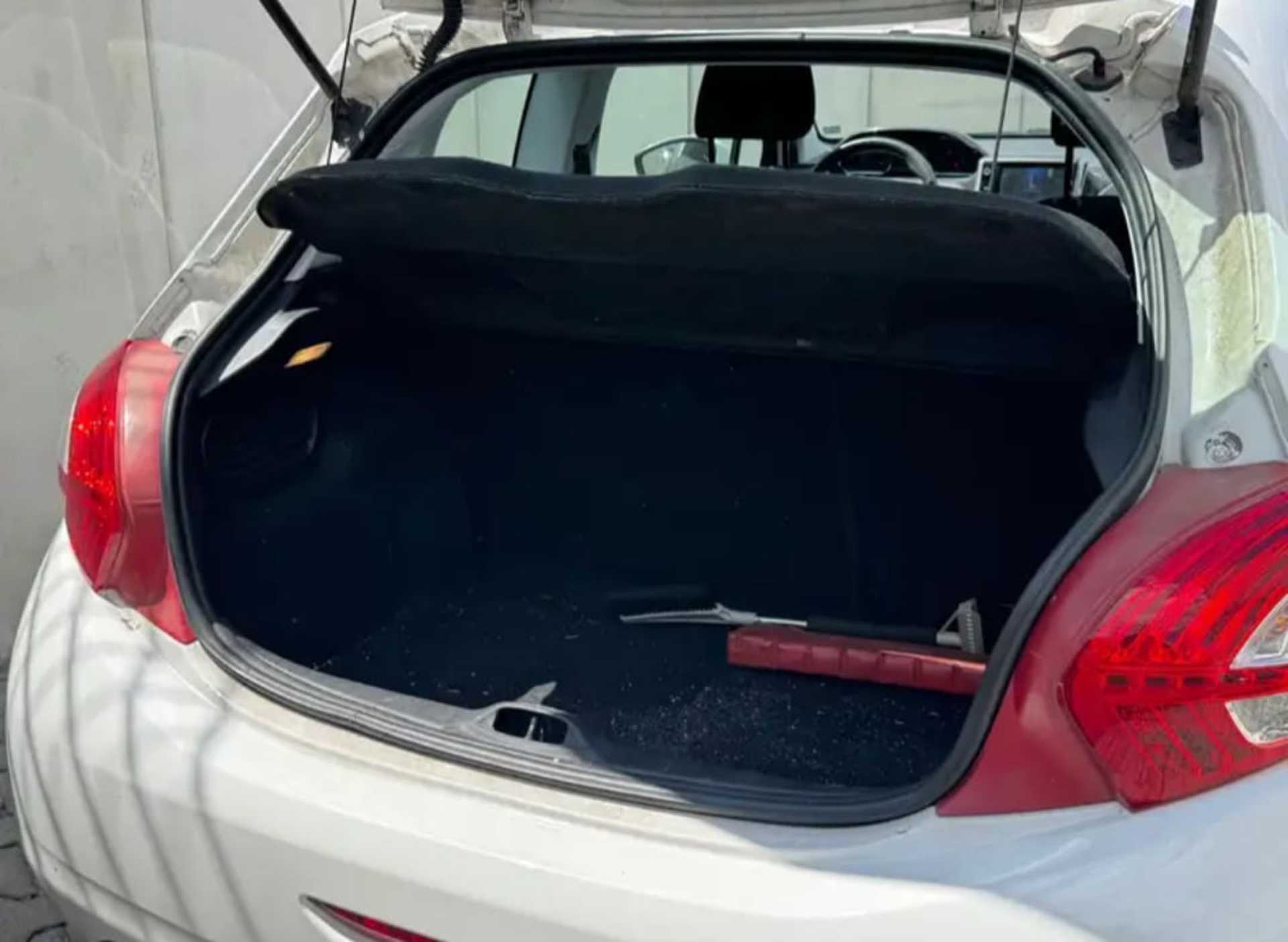 Peugeot 208 - 9