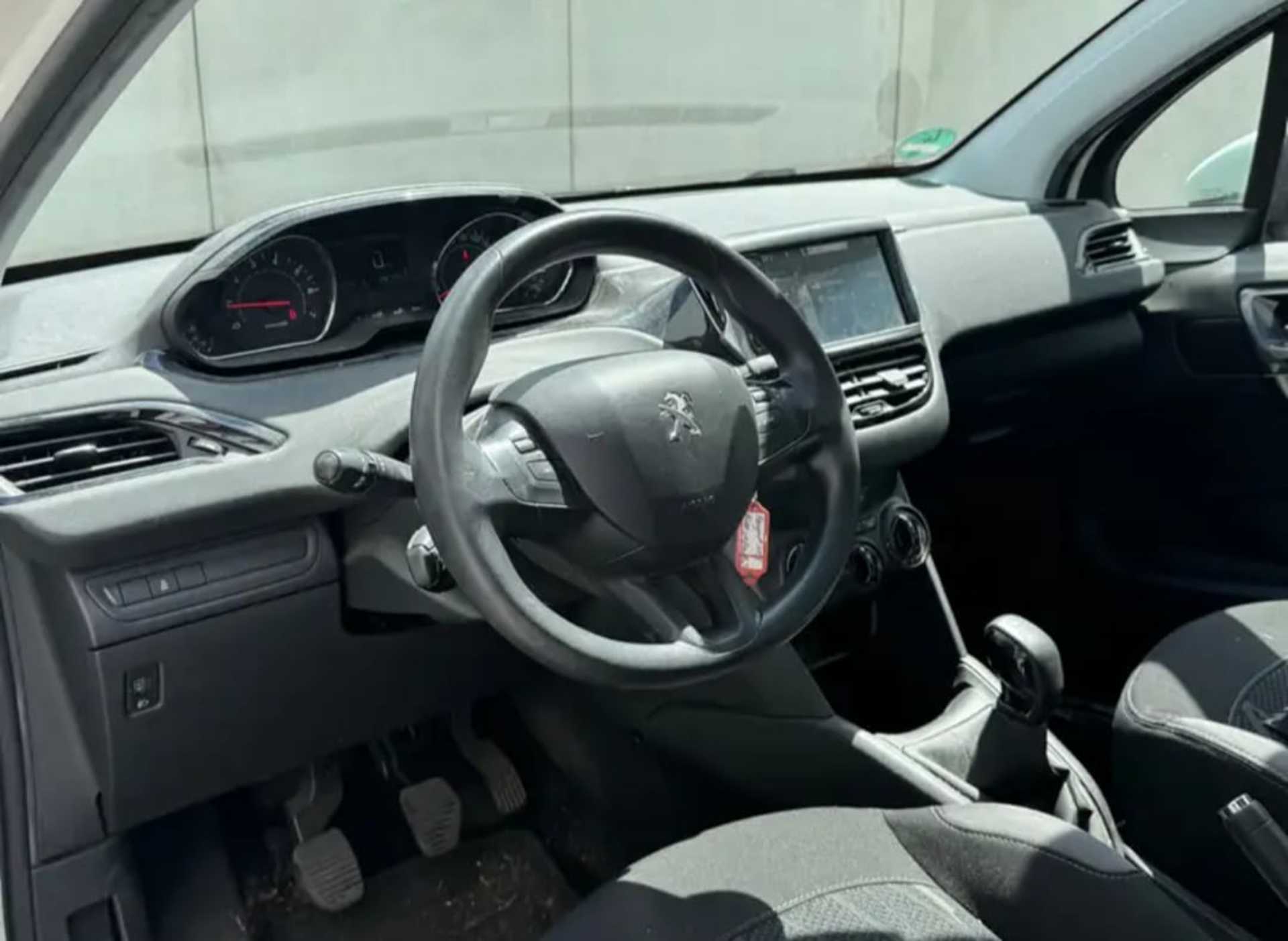 Peugeot 208 - 3