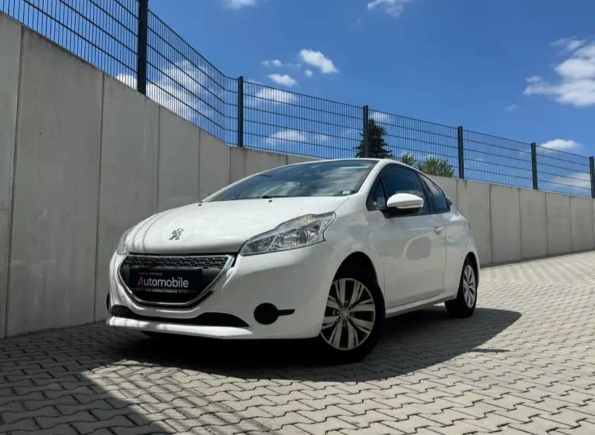 Peugeot 208 - 1