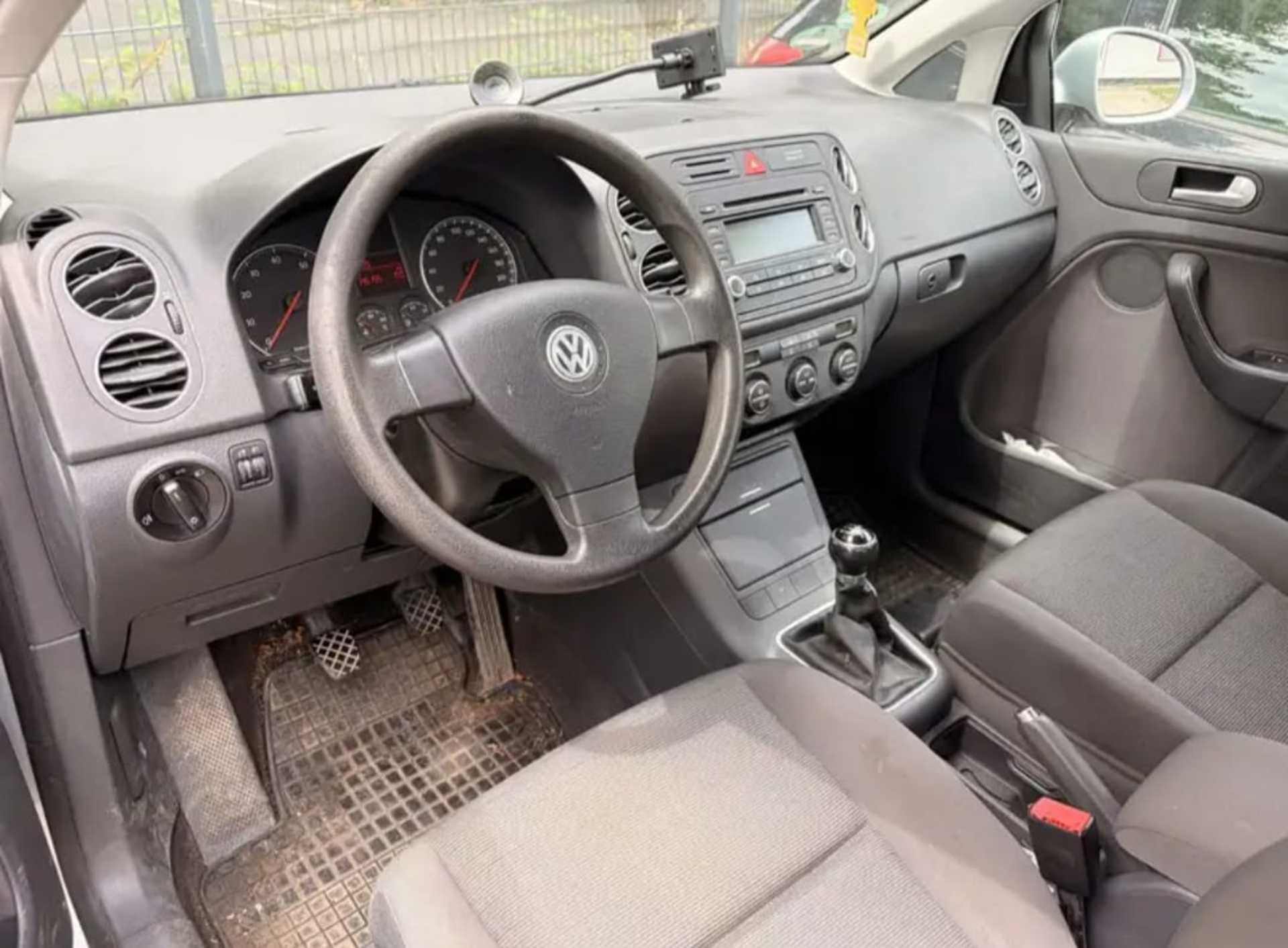 Volkswagen Golf - 2