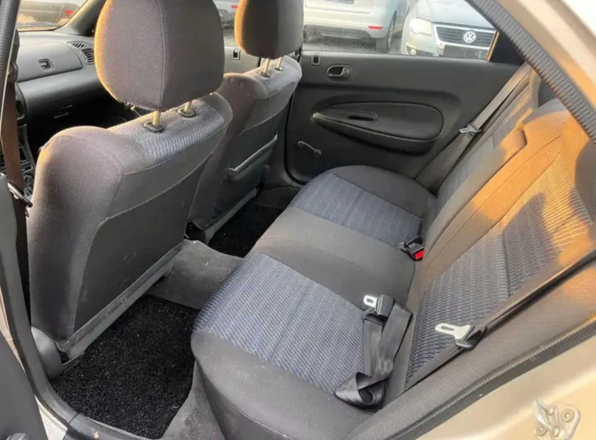 Mazda 323 - 4