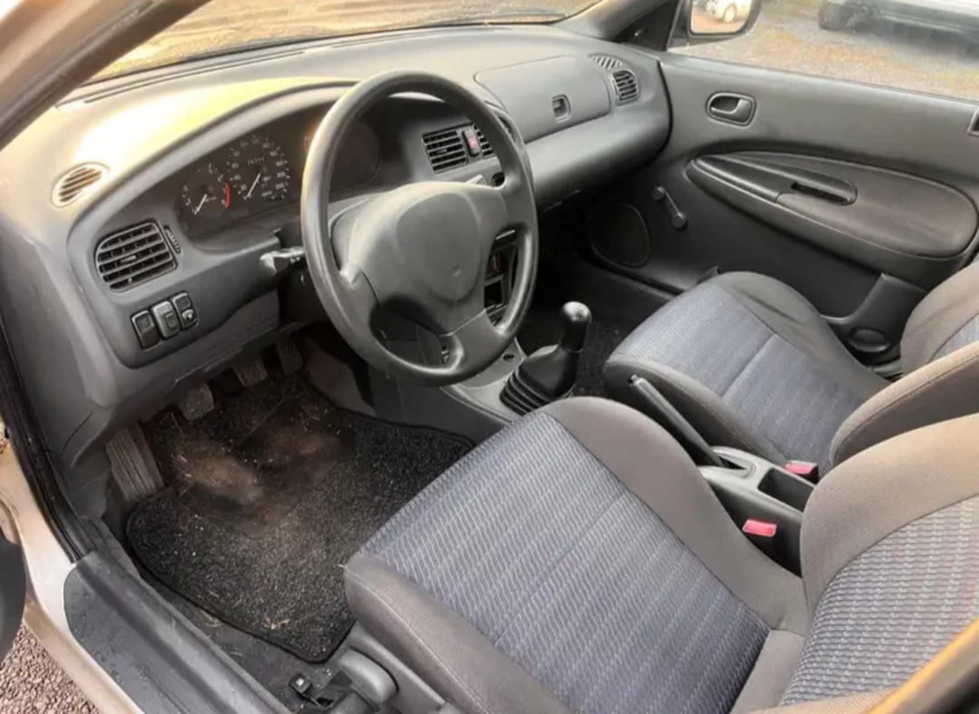 Mazda 323 - 2