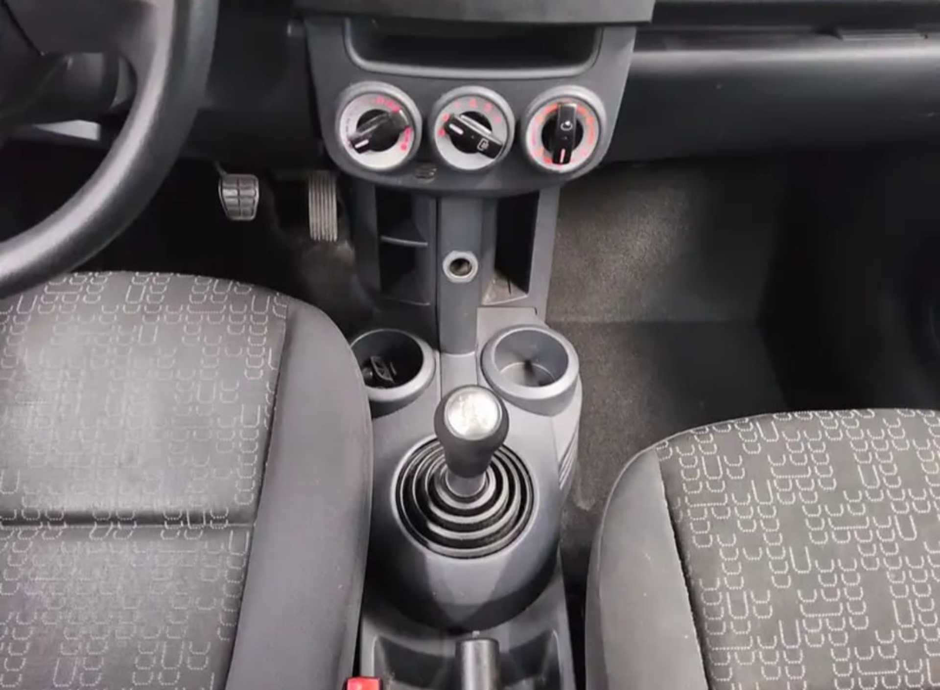 Mitsubishi Colt - 5