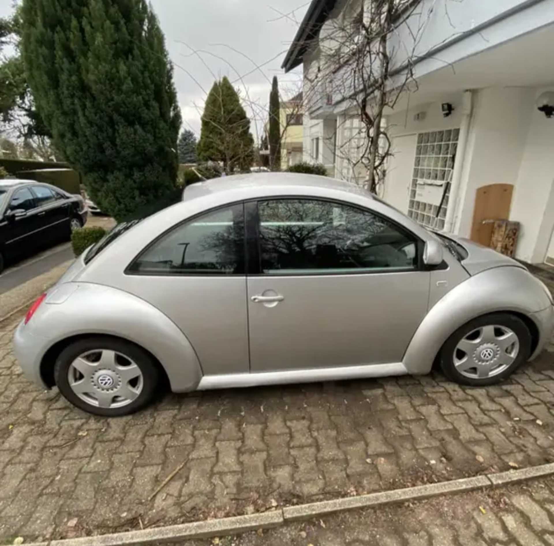 Volkswagen New Beetle - 2