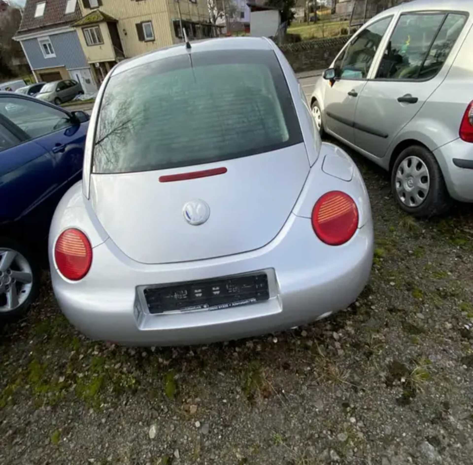 Volkswagen New Beetle - 7