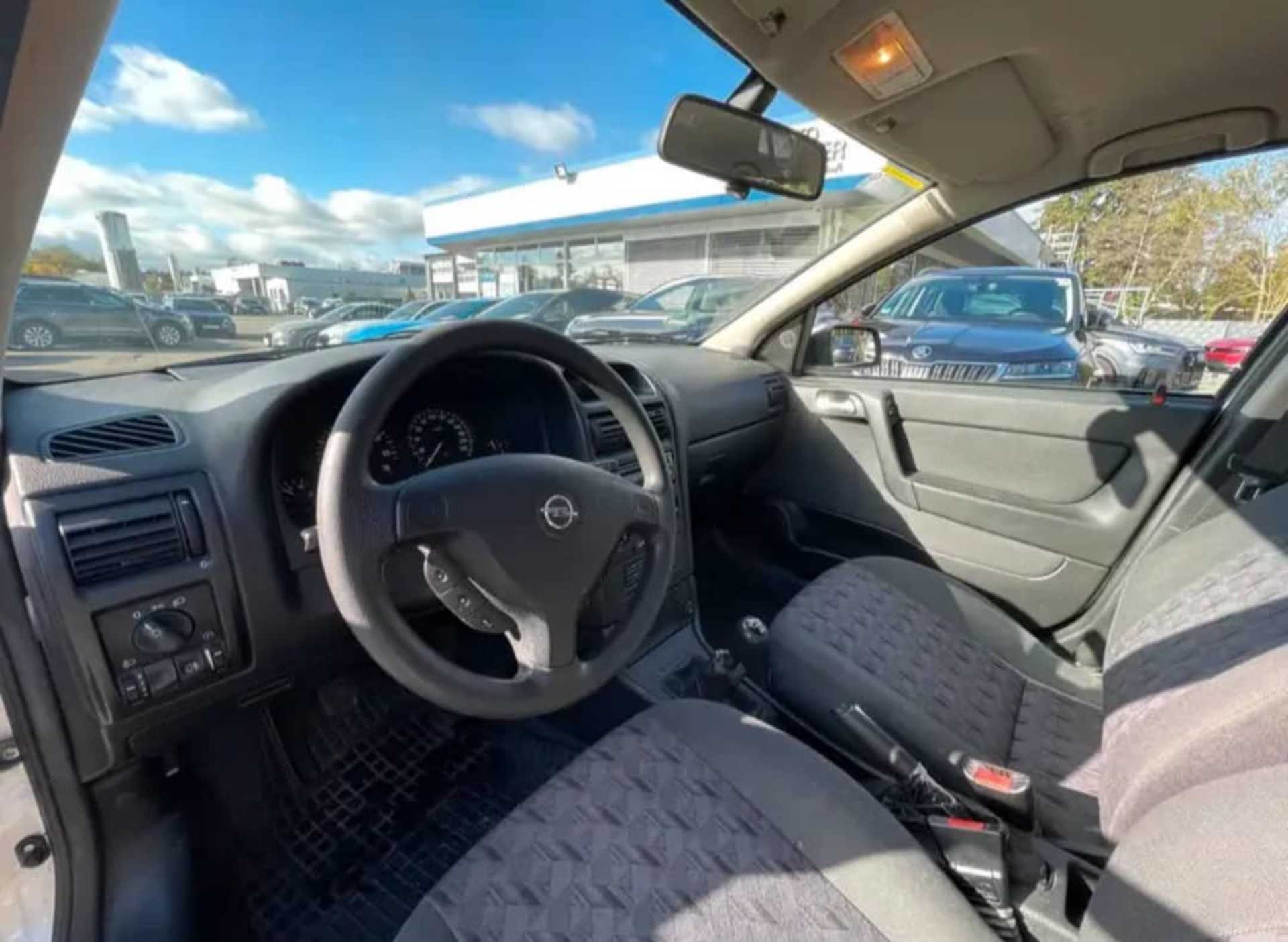 Opel Astra  - 2