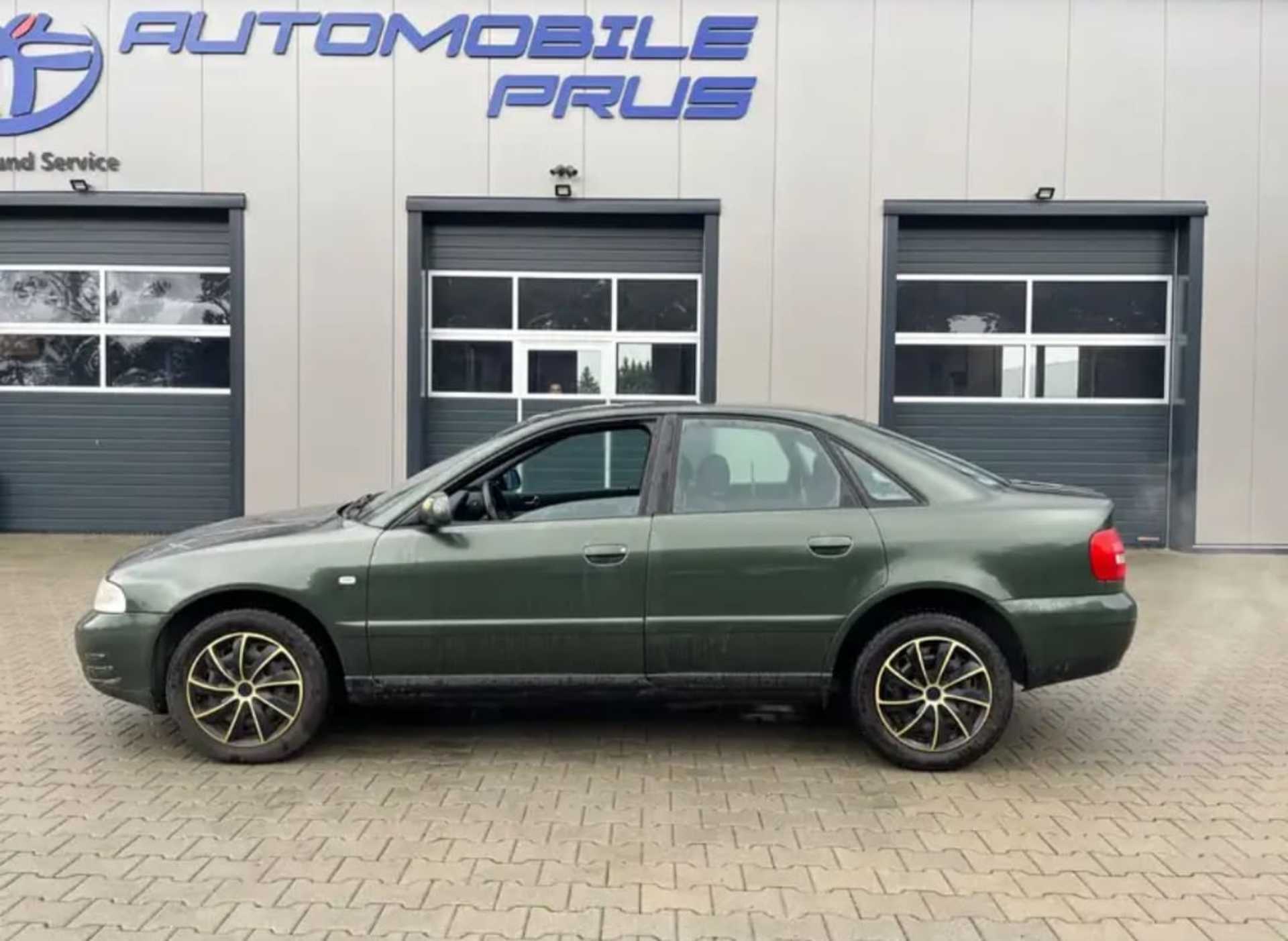 Audi A4 - 1