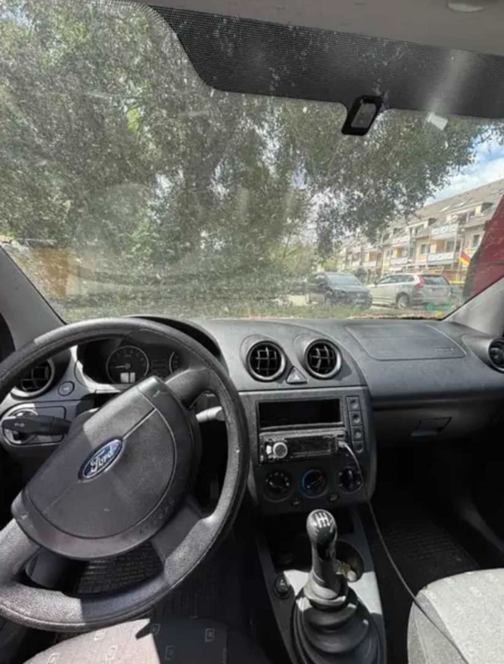 Ford Fiesta 1.3 Ambiente - 2
