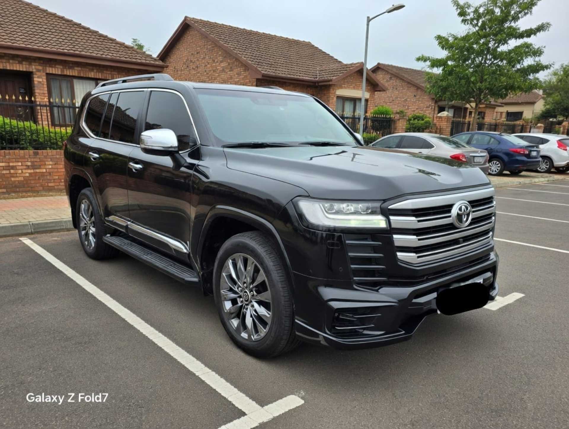 Toyota Land Cruiser VXR - 1