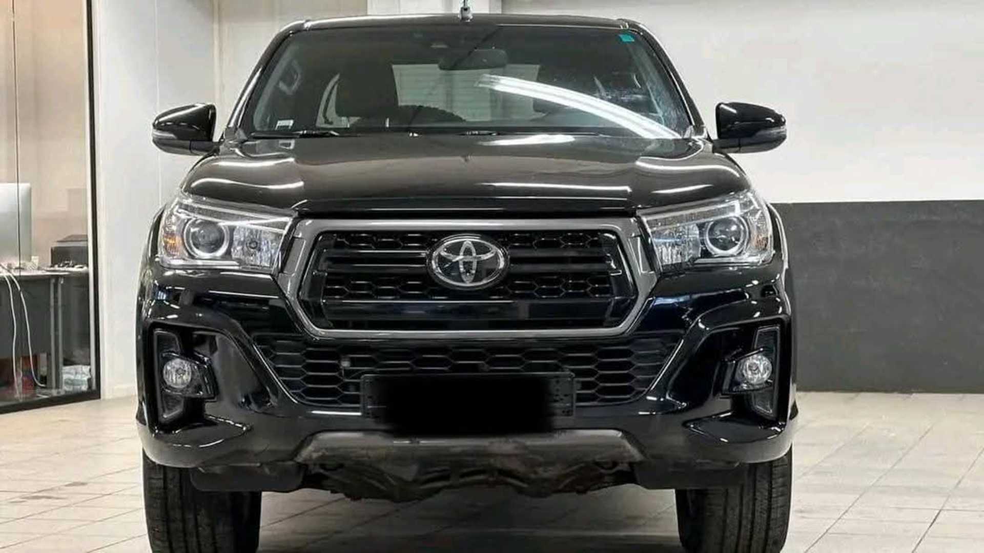 Toyota Hilux  D-CAB 2.4L - 1