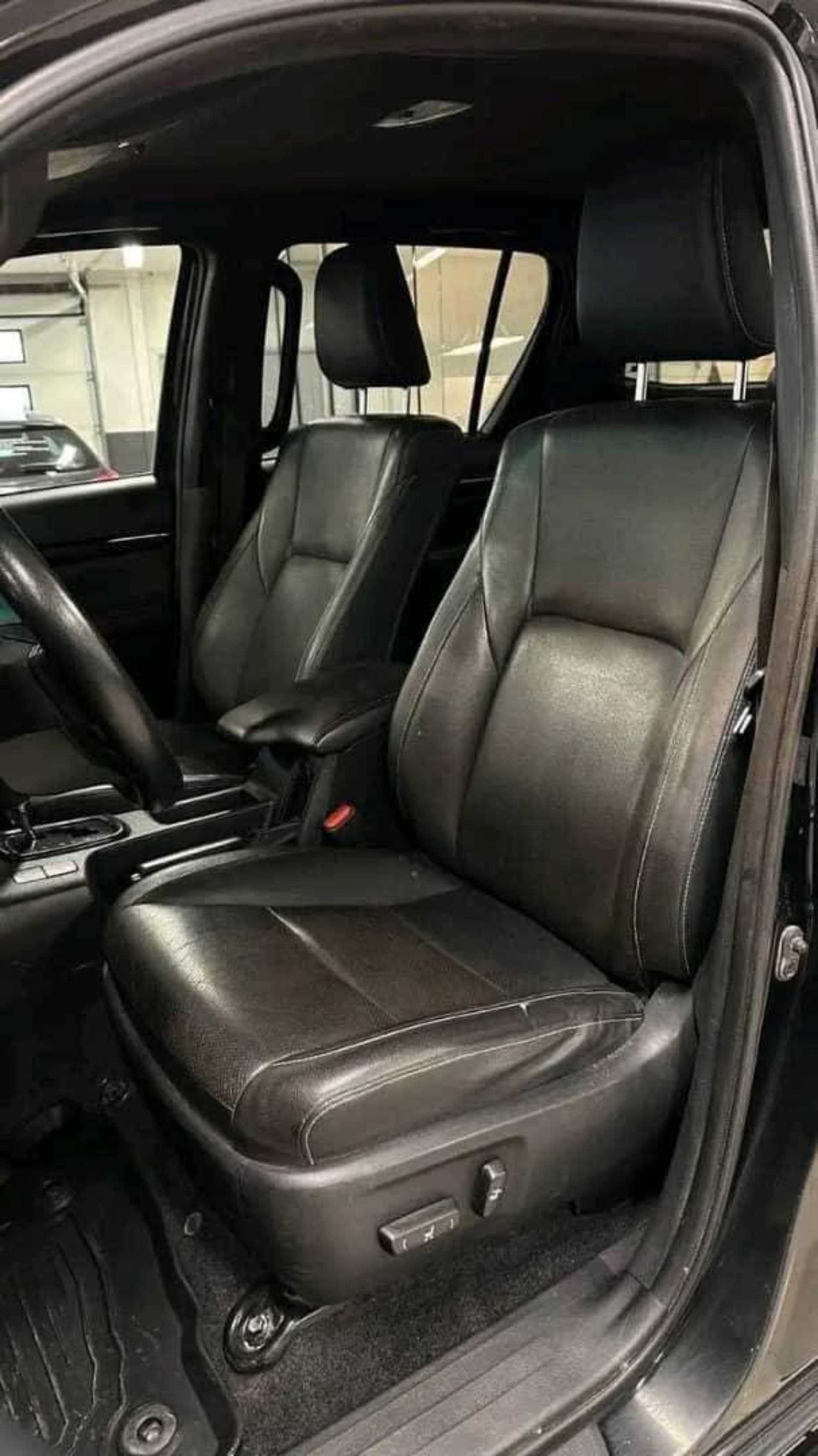 Toyota Hilux  D-CAB 2.4L - 6