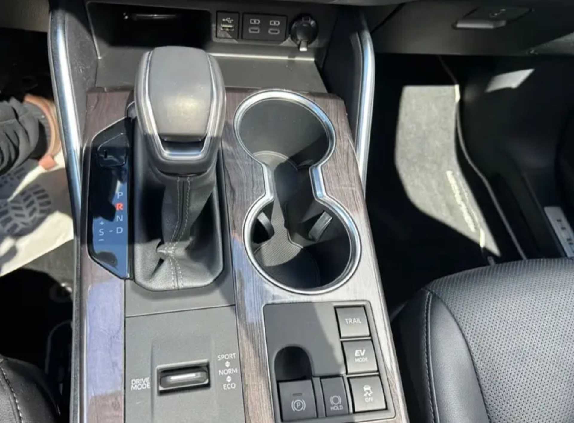Toyota Highlander  Luxury AWD - 3