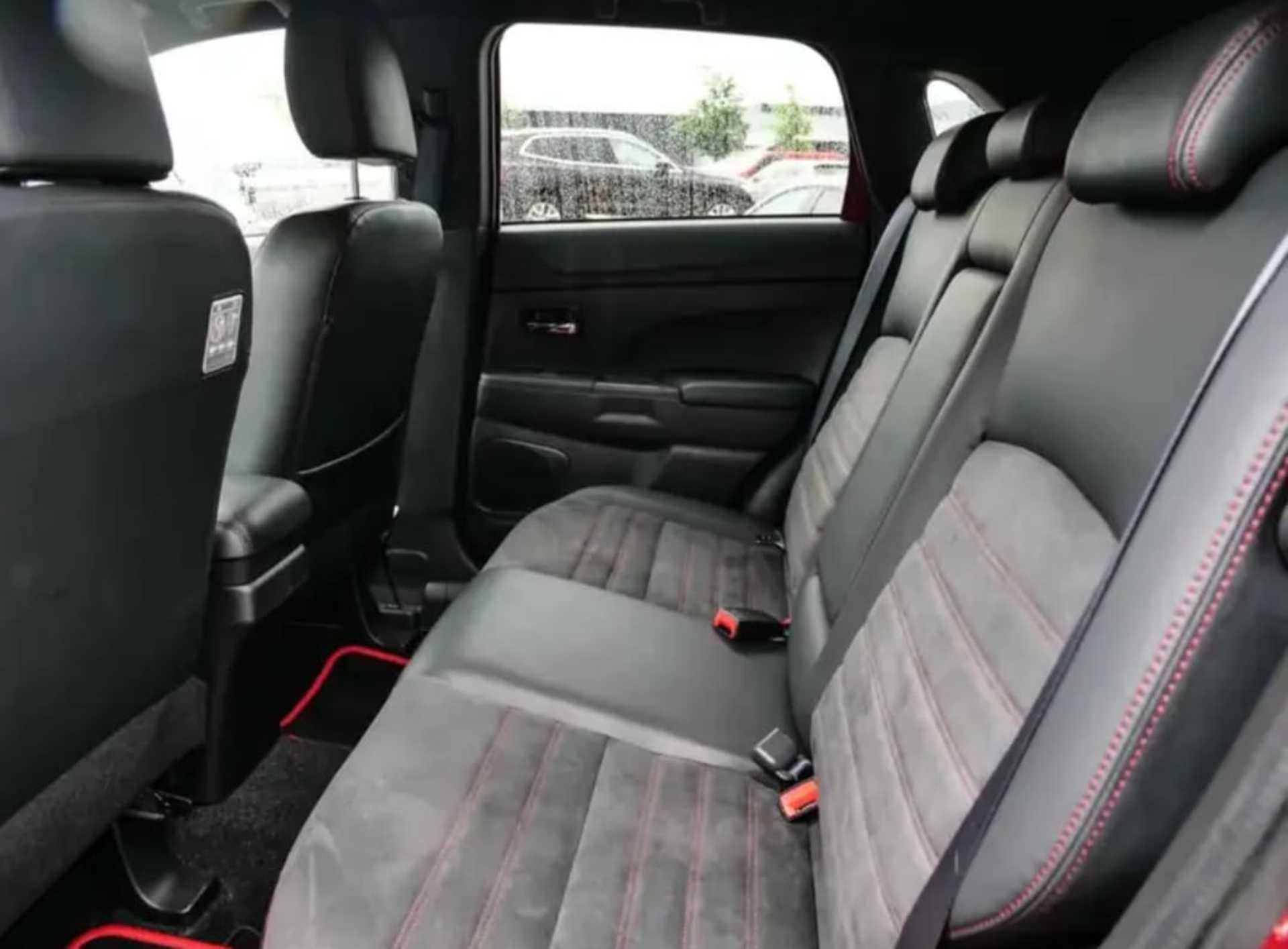 Mitsubishi RVR - 7