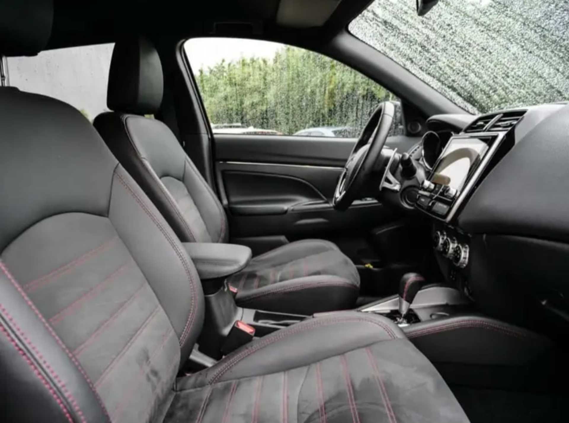 Mitsubishi RVR - 8