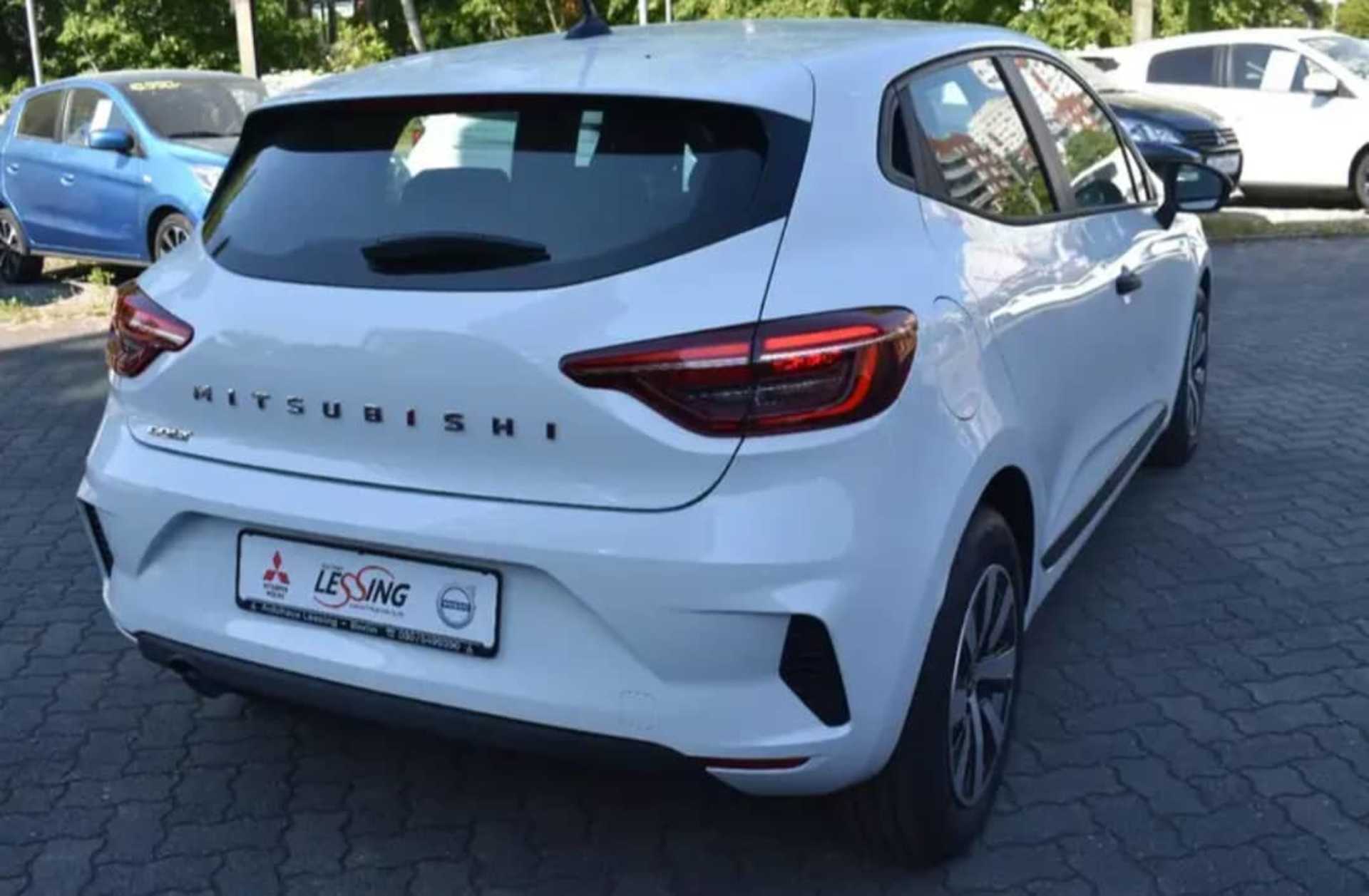 Mitsubishi Colt - 8