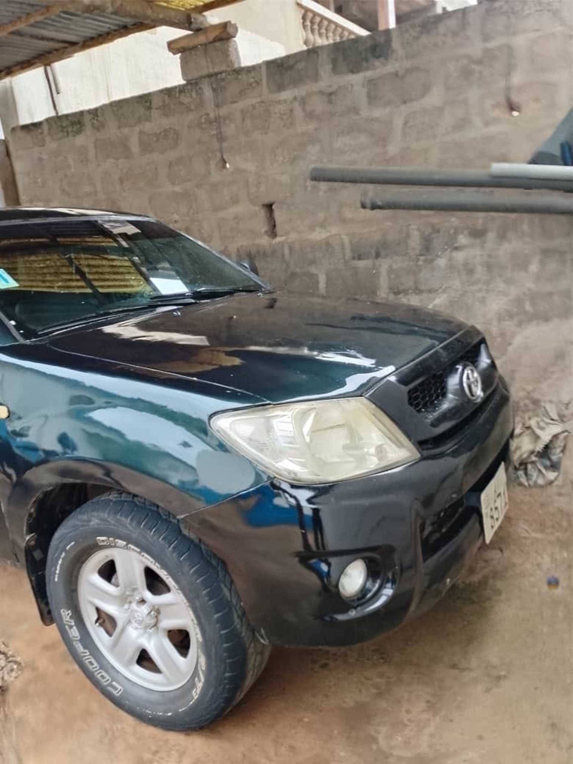 Toyota Hilux - 1