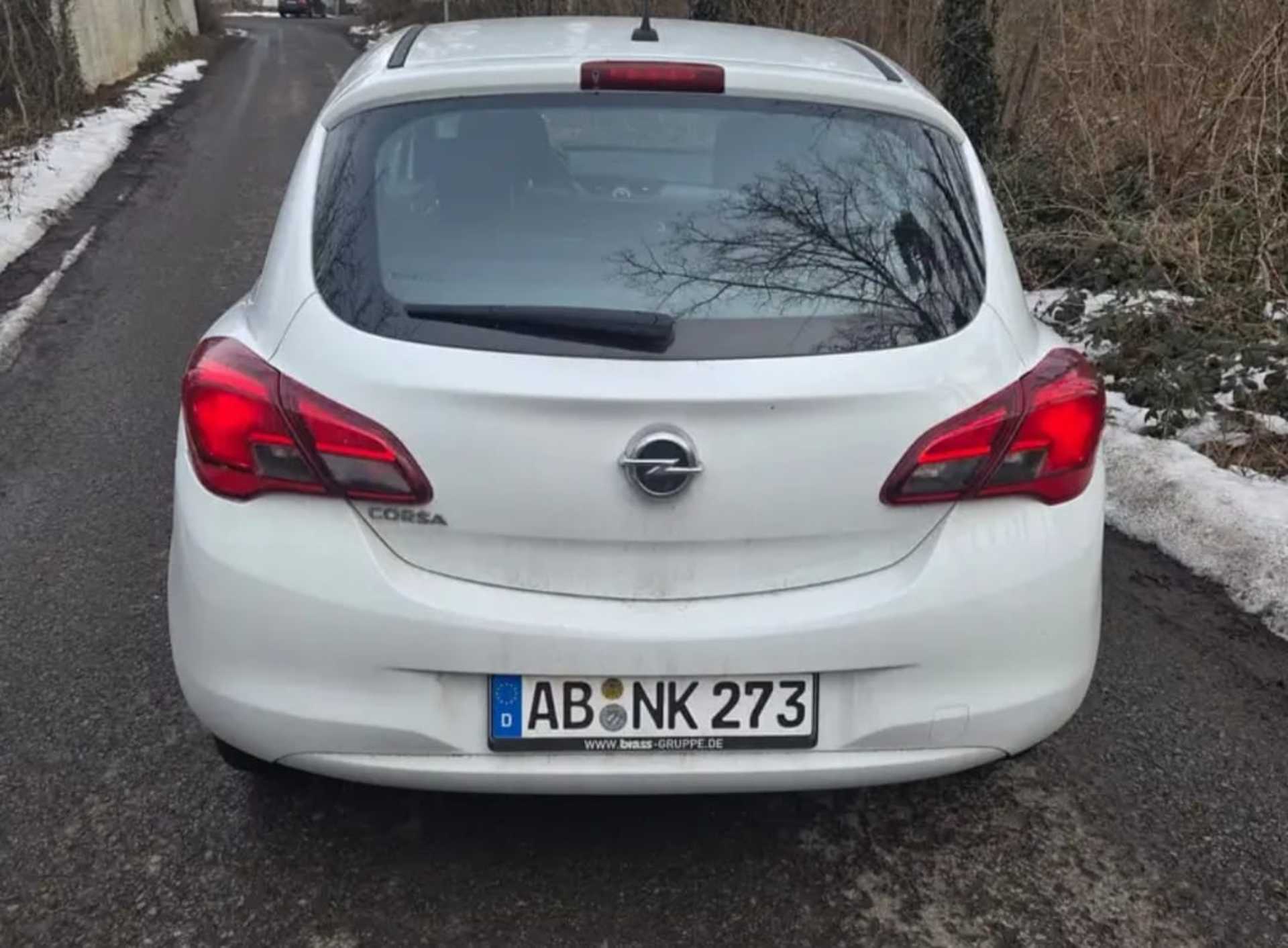Opel Corsa  1.2 On  - 6