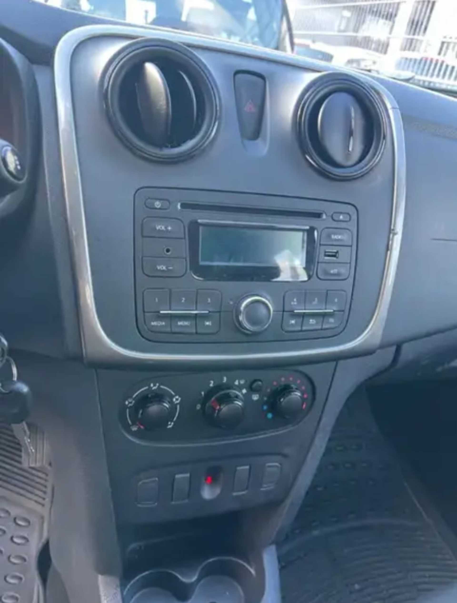 Dacia Sandero - 4