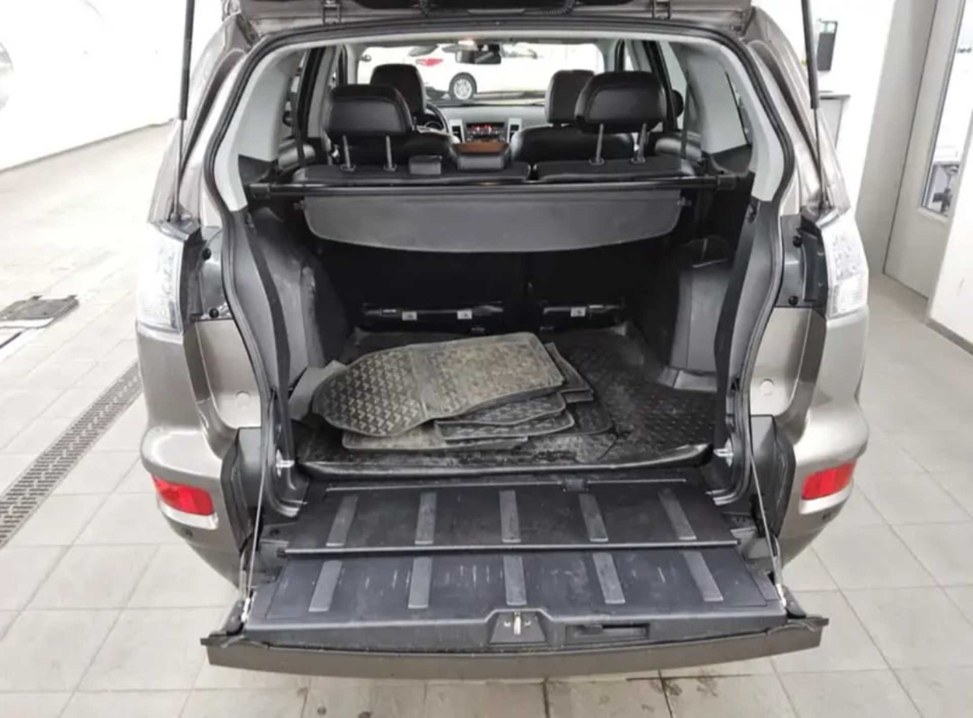 Mitsubishi Outlander  2.0 MIVEC  - 9