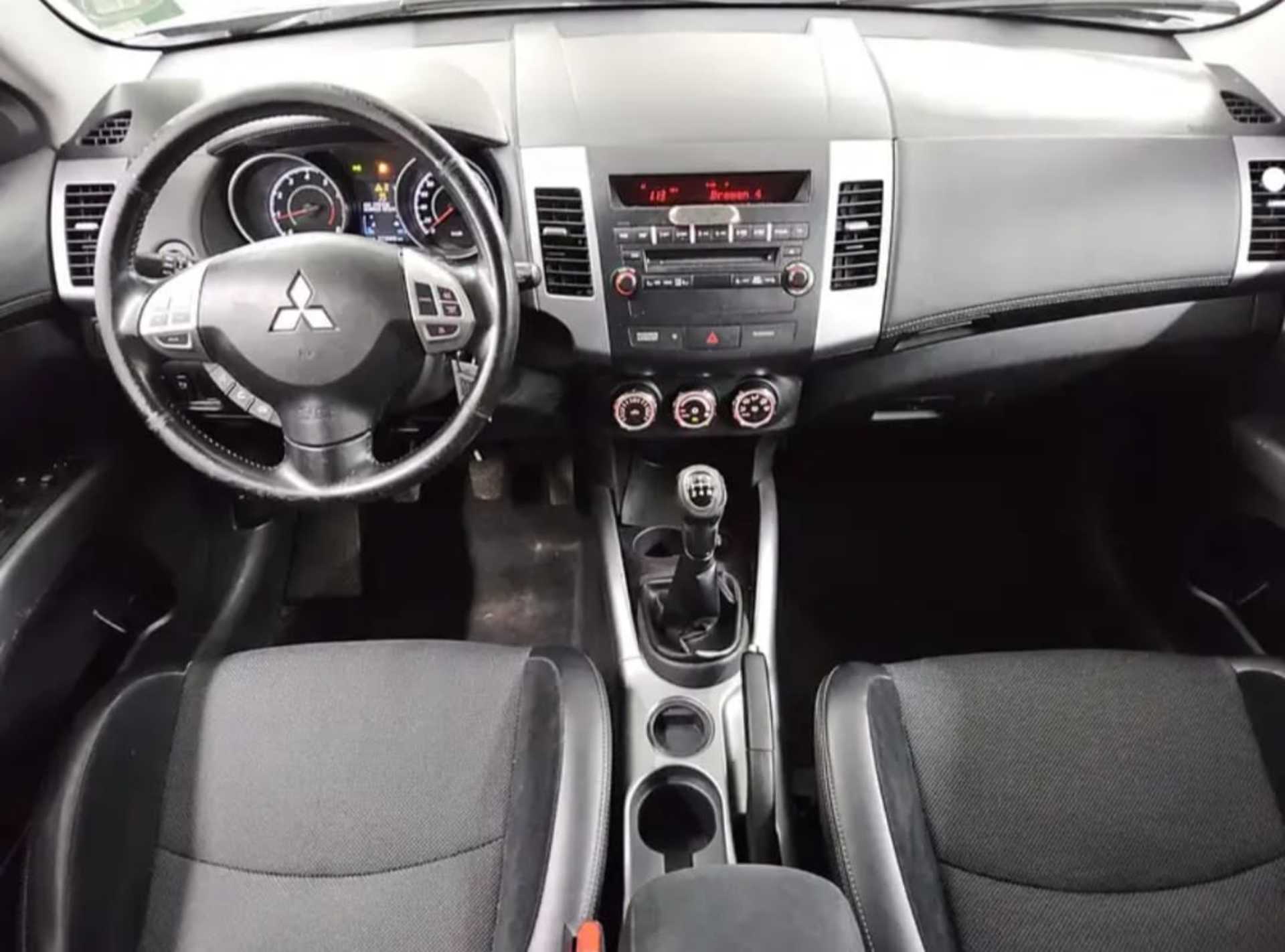 Mitsubishi Outlander  2.0 MIVEC  - 2