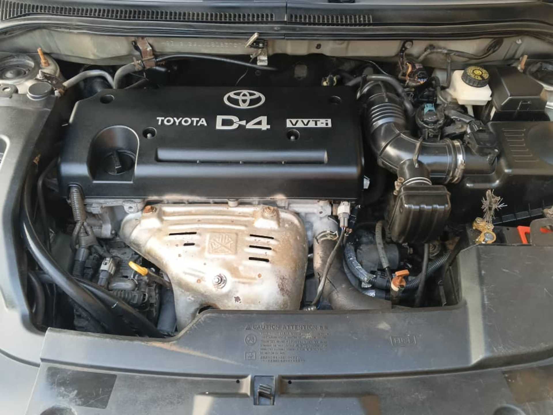 Toyota Avensis - 4