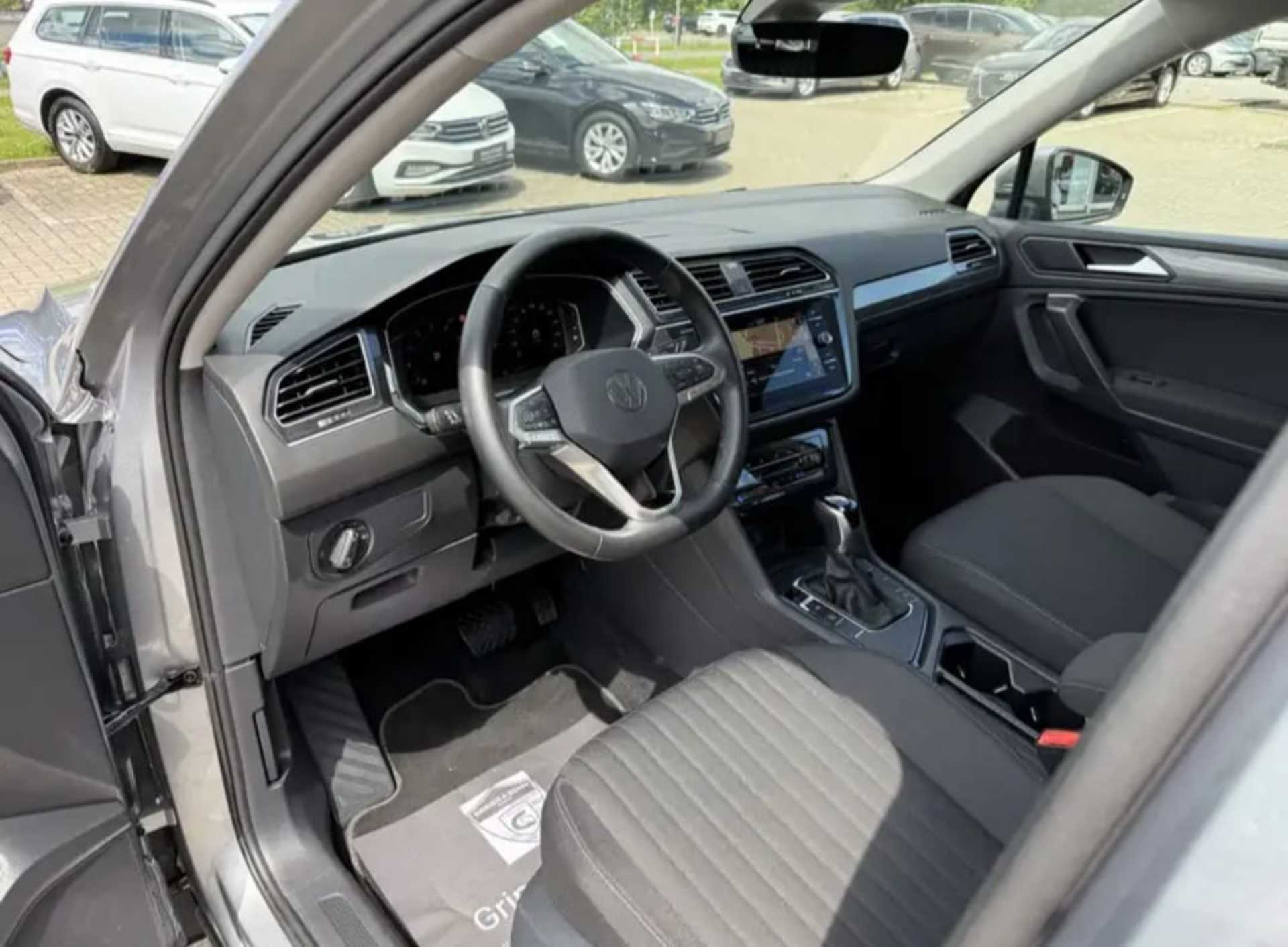 Volkswagen Tiguan - 3