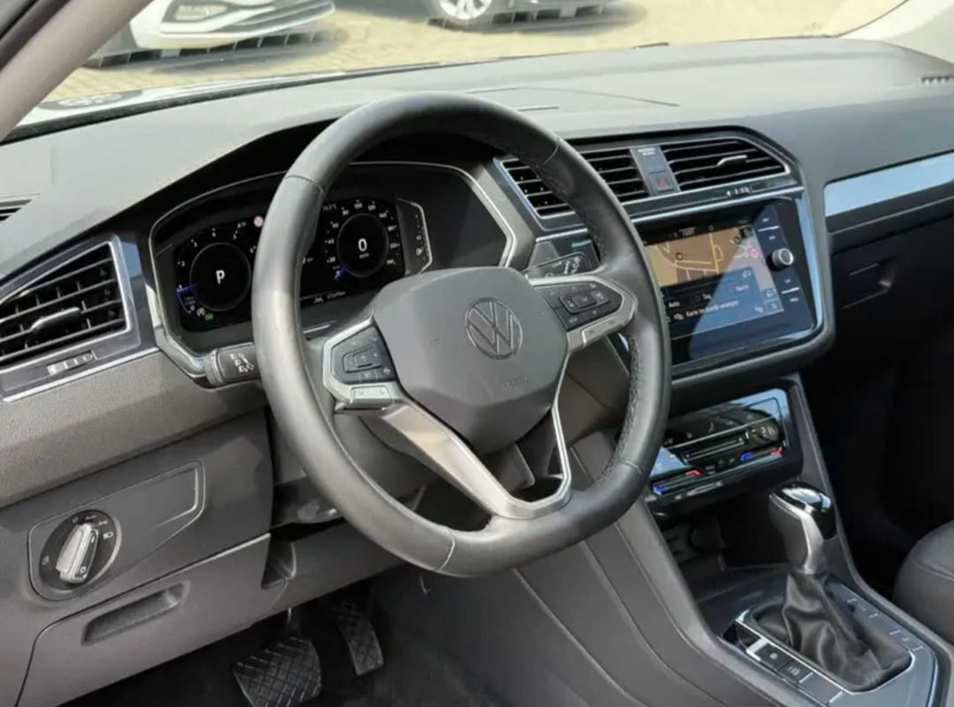 Volkswagen Tiguan - 2