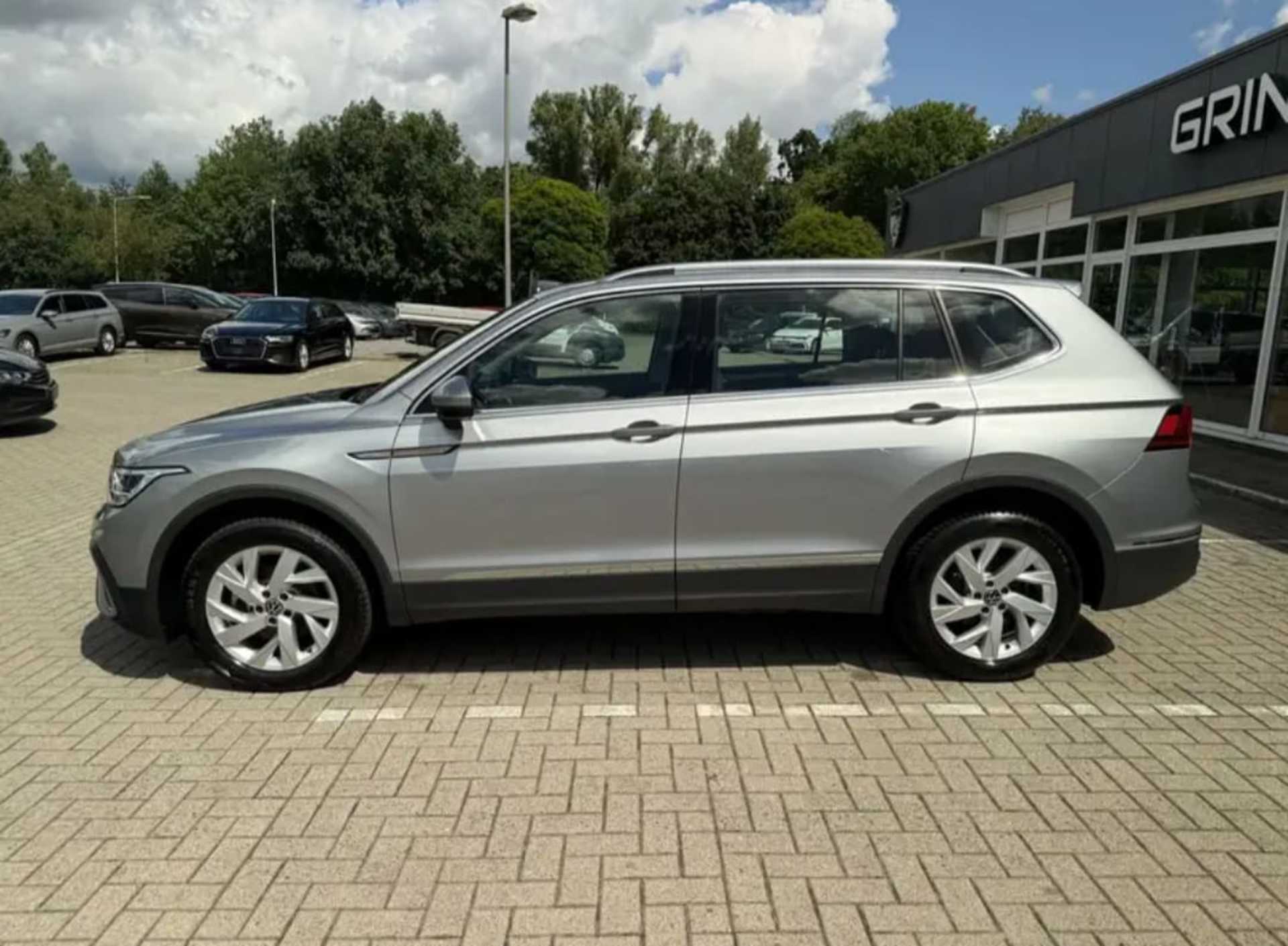 Volkswagen Tiguan - 8