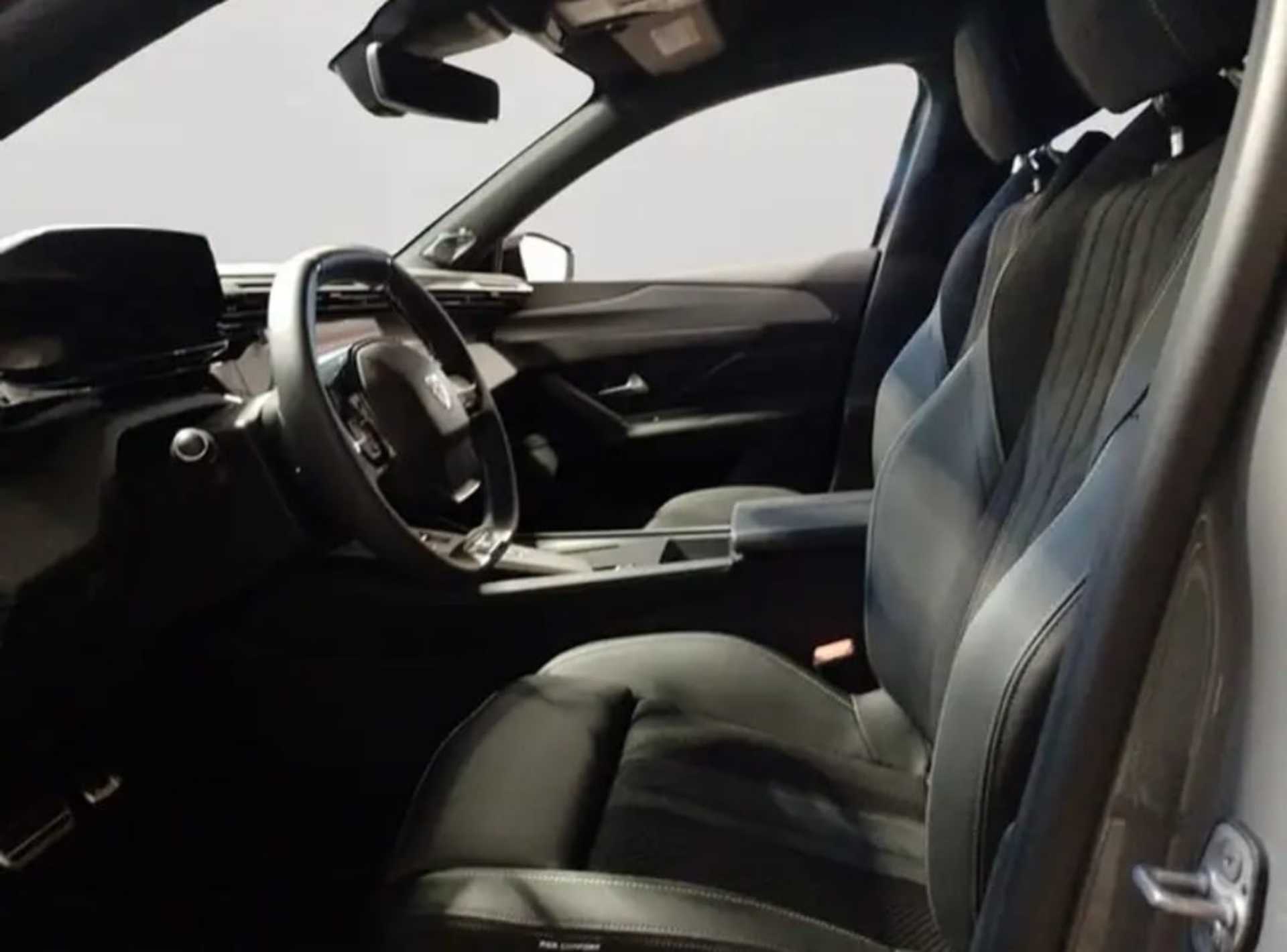 Peugeot 408 - 4