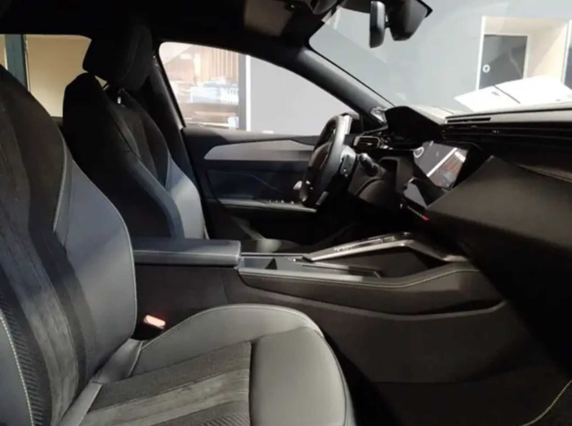 Peugeot 408 - 5
