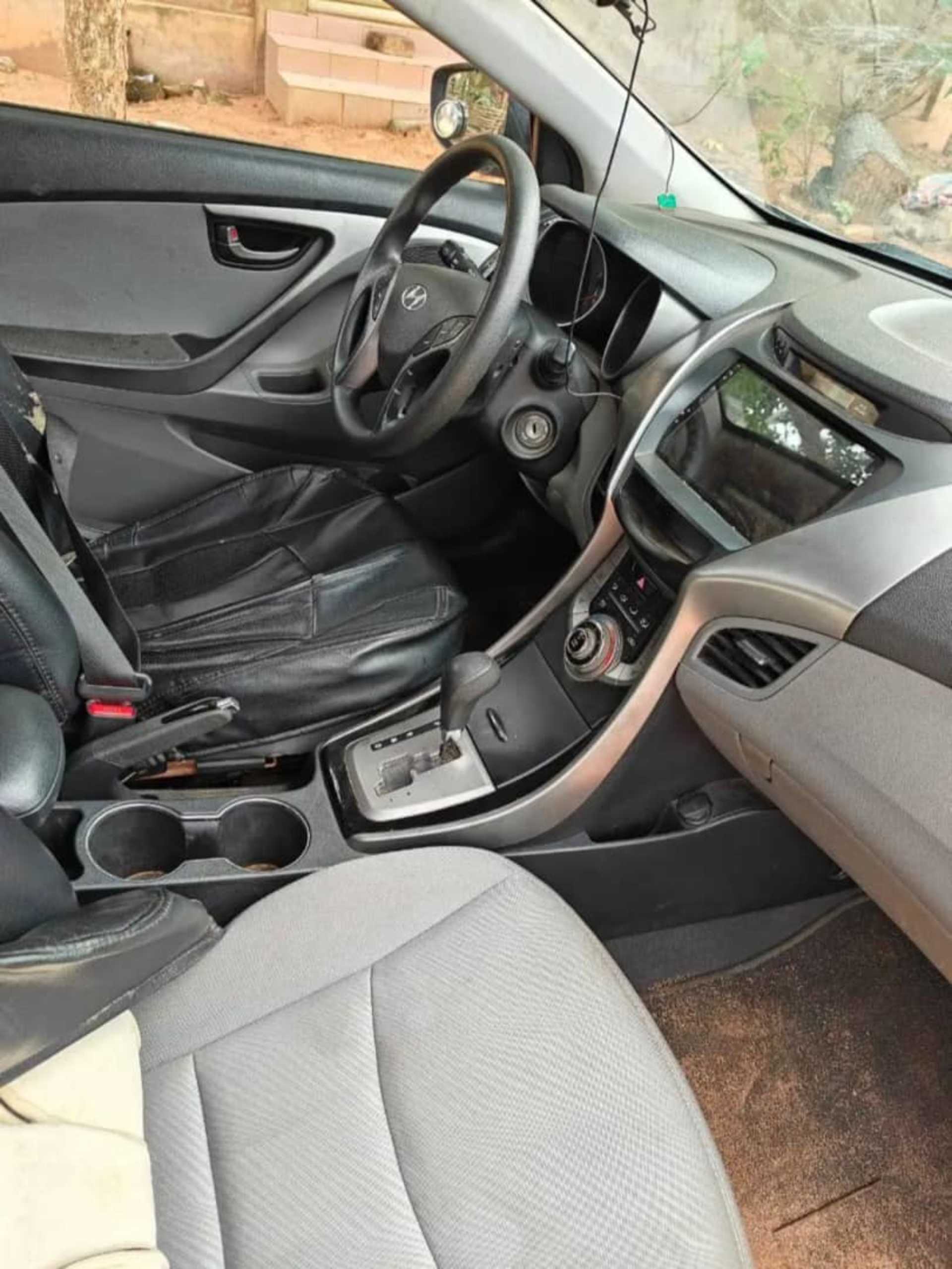 Hyundai Elantra - 3