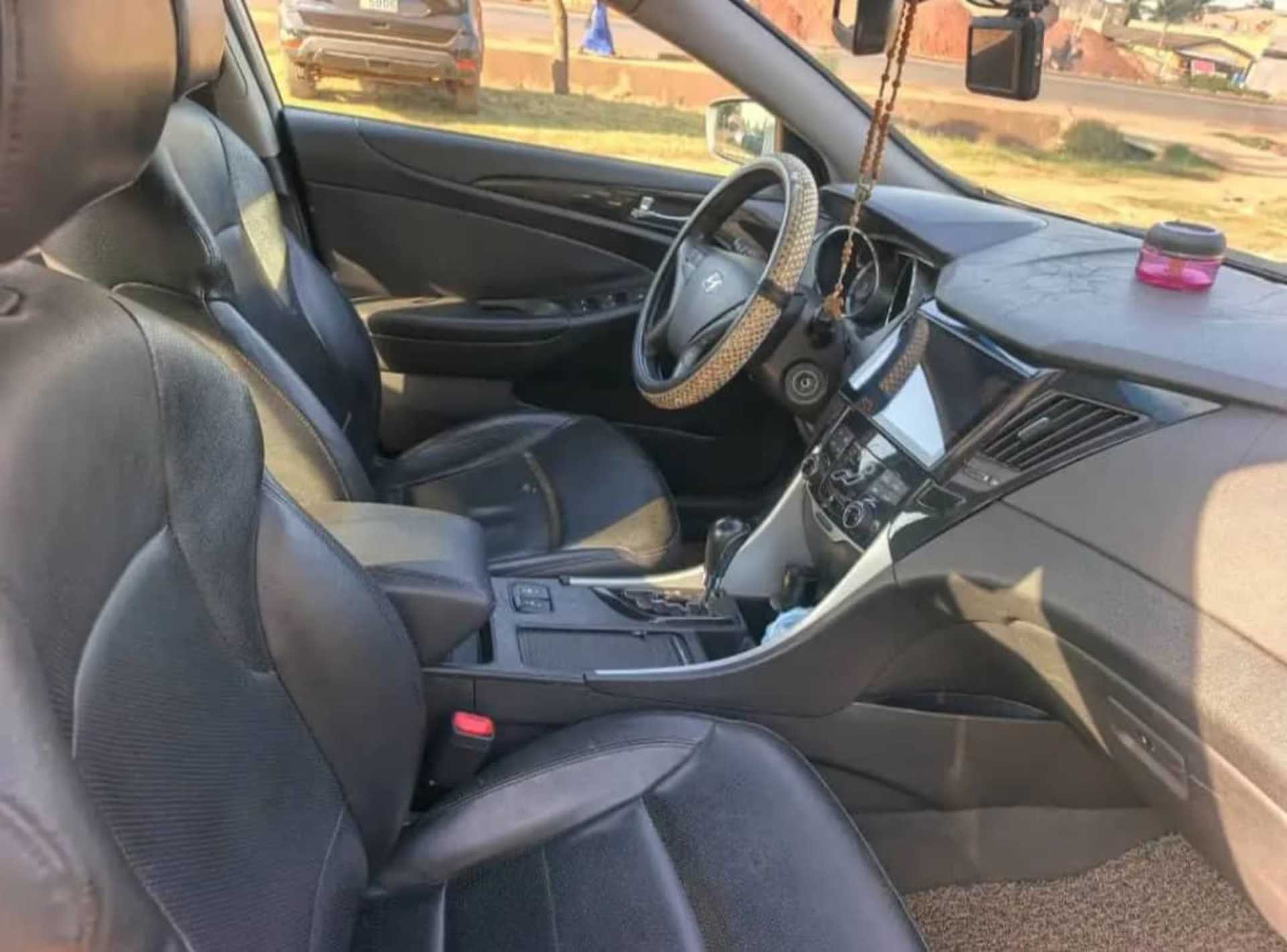 Hyundai Sonata - 2