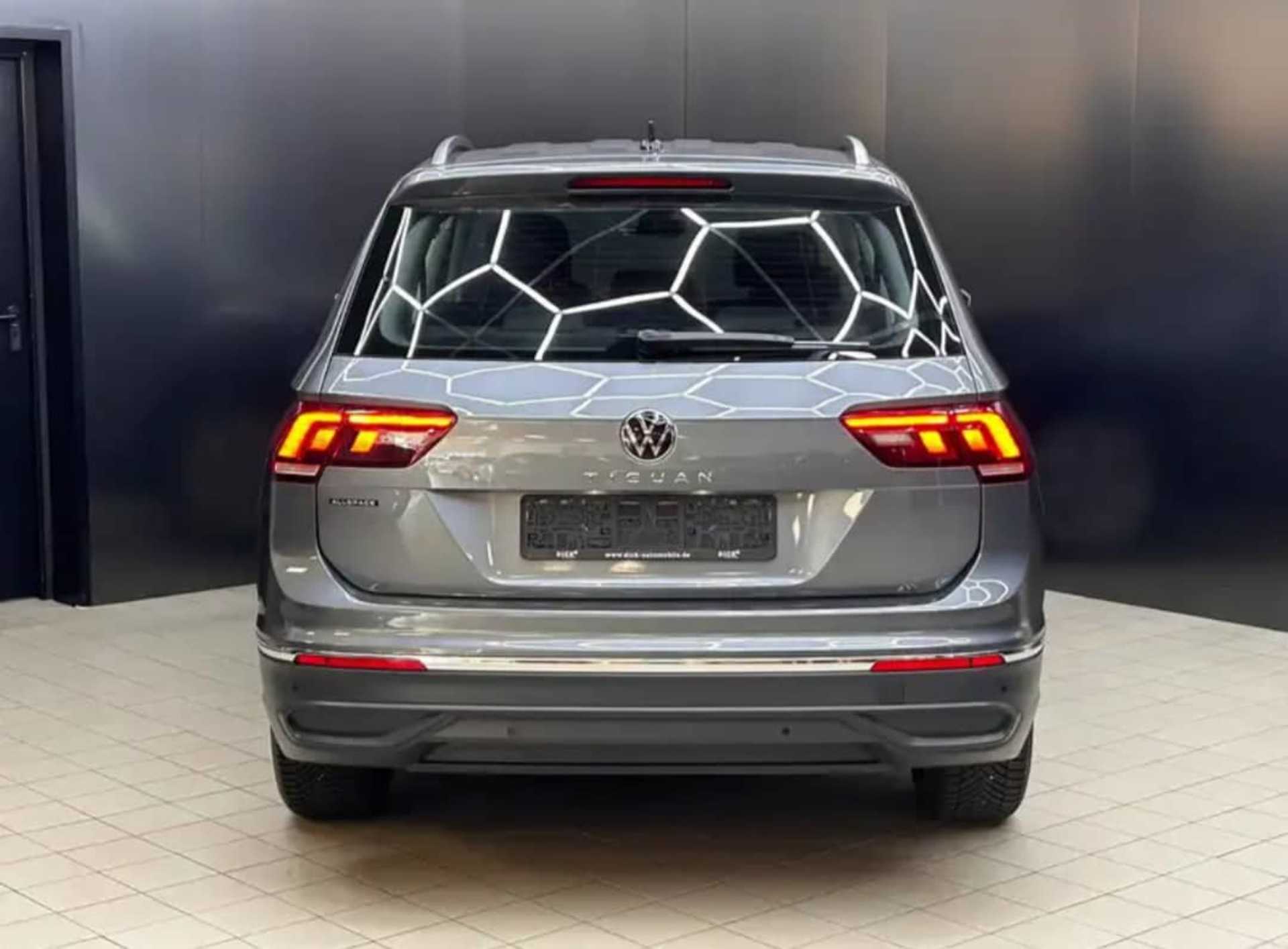 Volkswagen Tiguan - 9