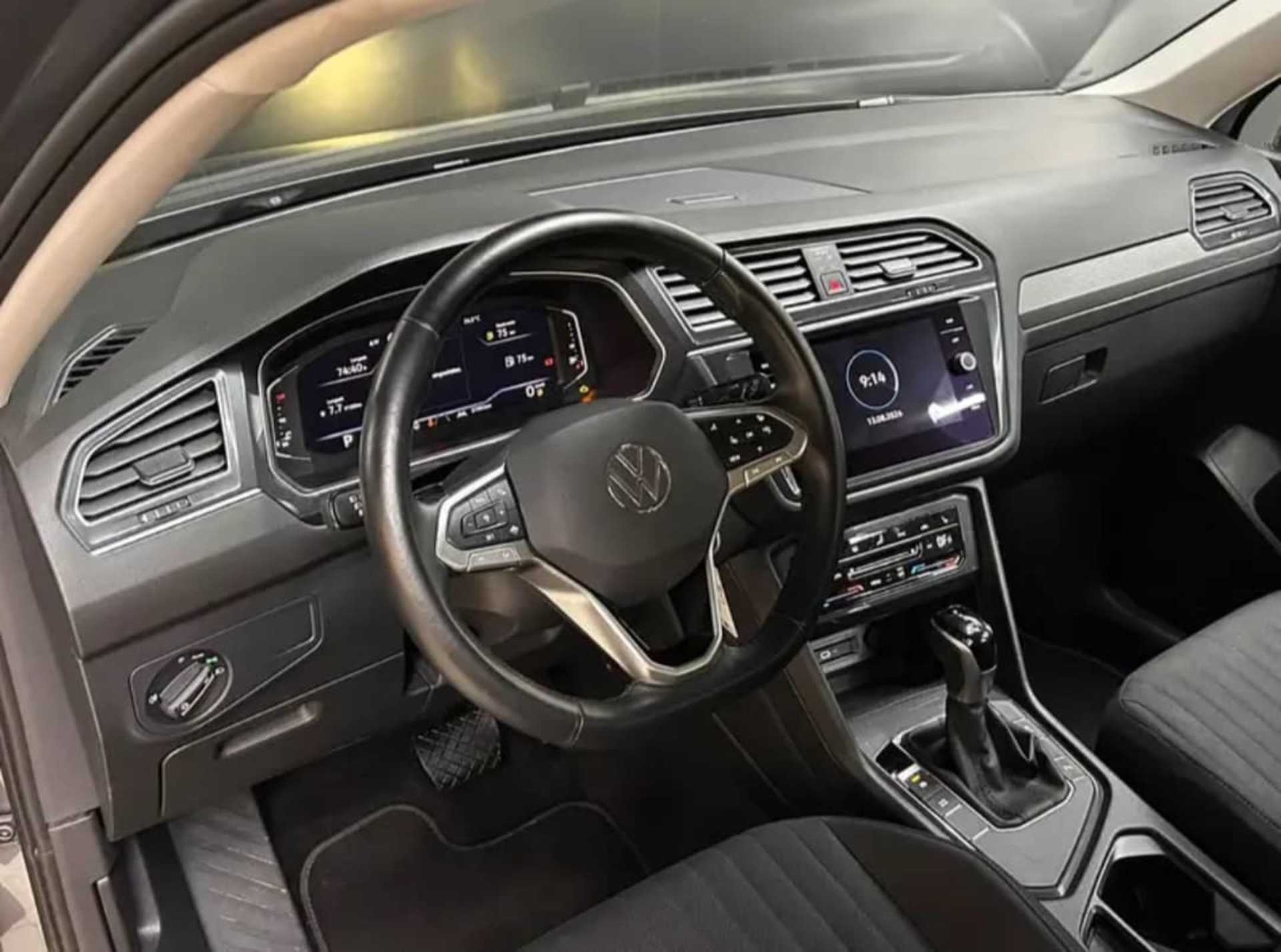 Volkswagen Tiguan - 2