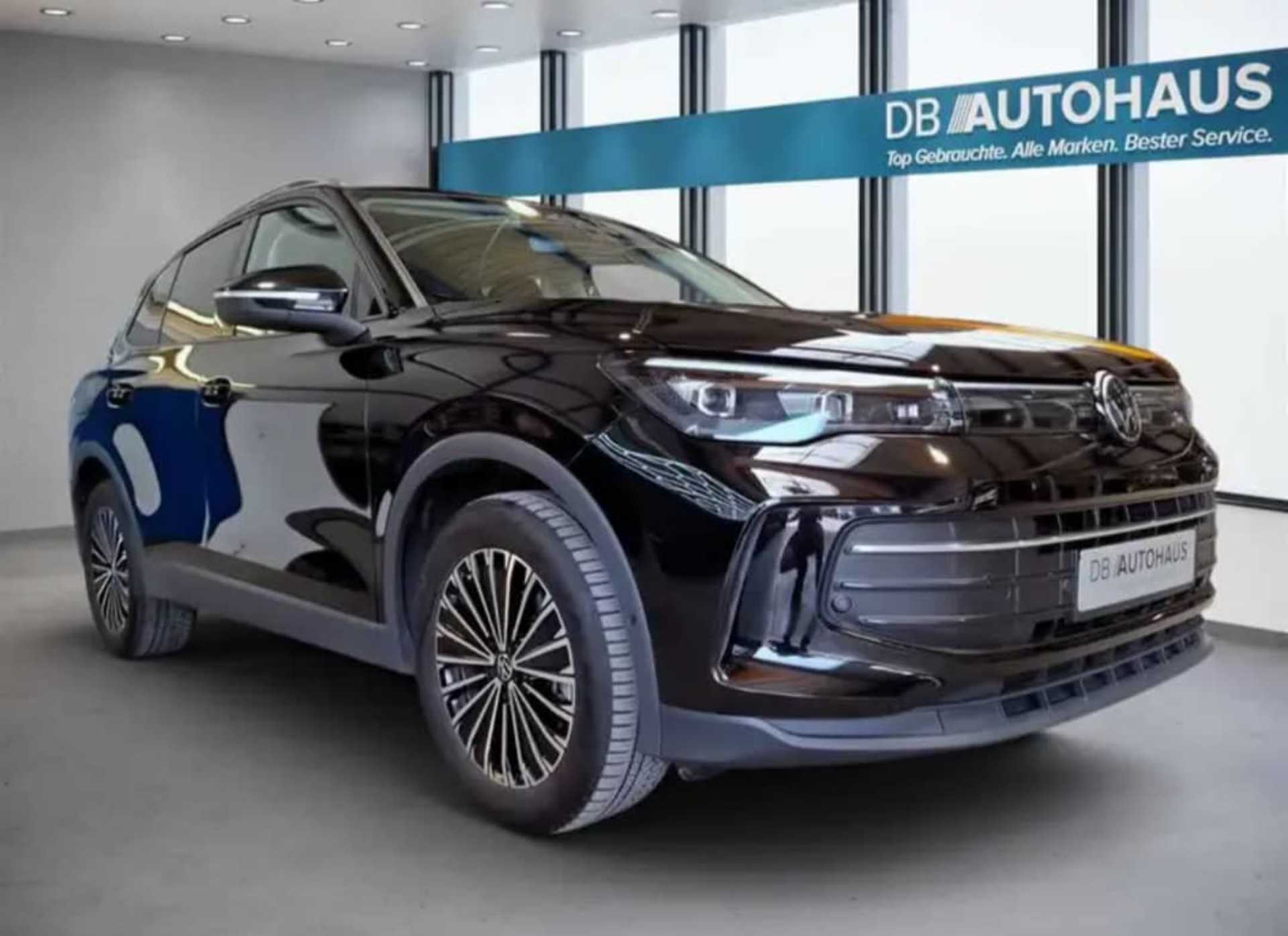 Volkswagen Tiguan - 1