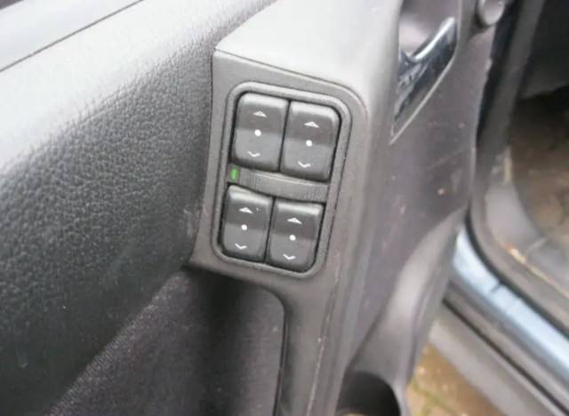 Opel Astra  1.2 Comfort — 4/9