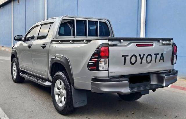 Toyota Hilux REVO D4D — 6/8