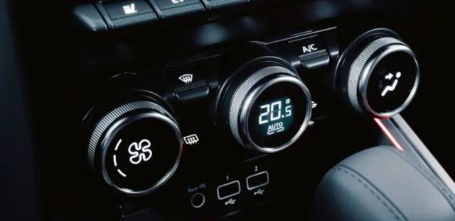 Mitsubishi Colt — 2/3