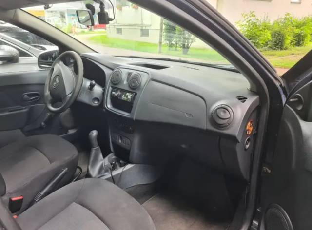 Dacia Sandero — 2/8