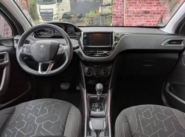 Peugeot 2008 — 2/9