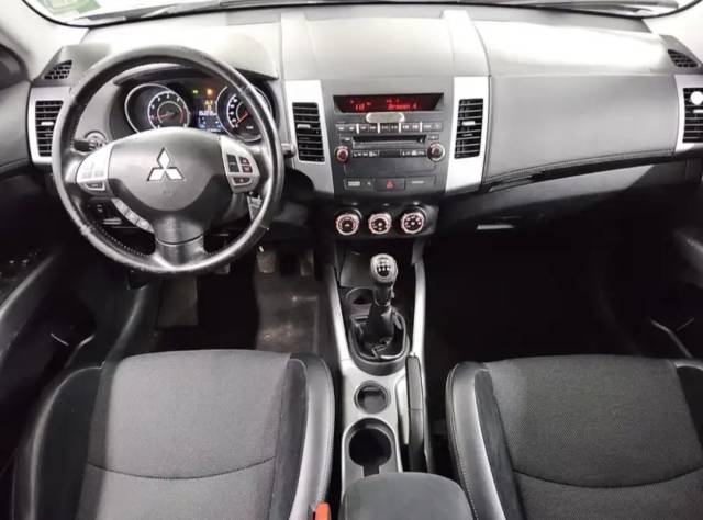 Mitsubishi Outlander  2.0 MIVEC  — 2/10