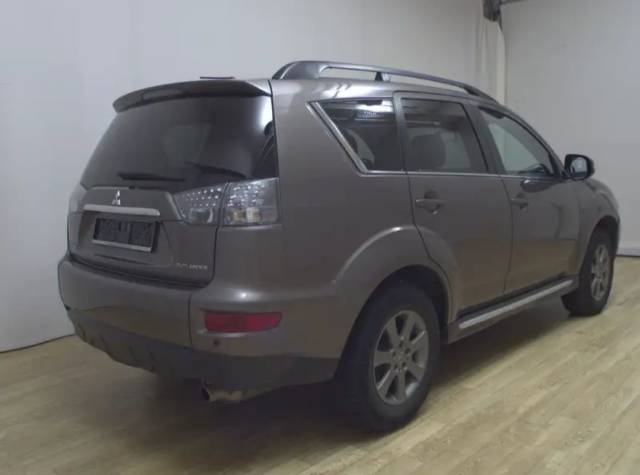 Mitsubishi Outlander  2.0 MIVEC  — 10/10
