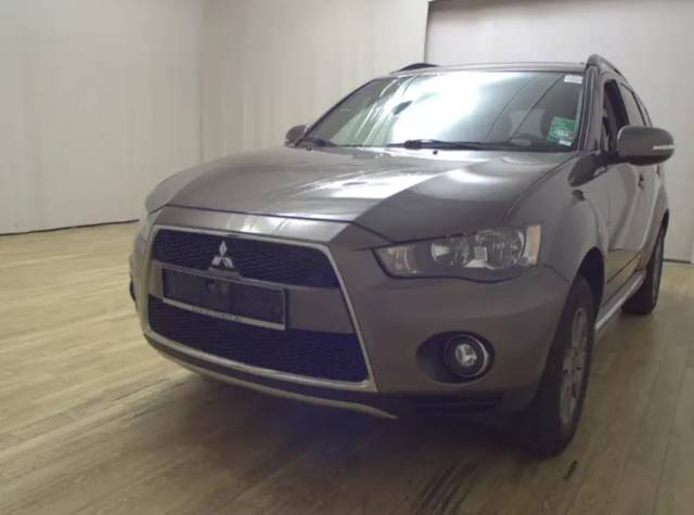 Mitsubishi Outlander  2.0 MIVEC  — 8/10