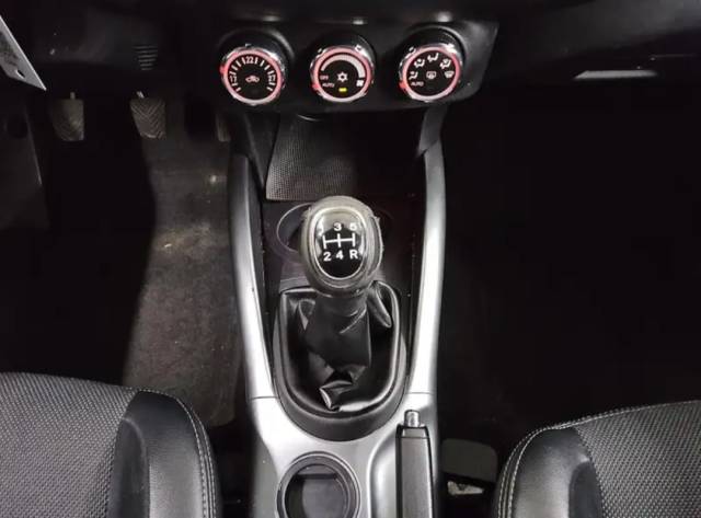 Mitsubishi Outlander  2.0 MIVEC  — 3/10