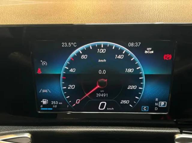 Mercedes-Benz GLB-Class — 3/10