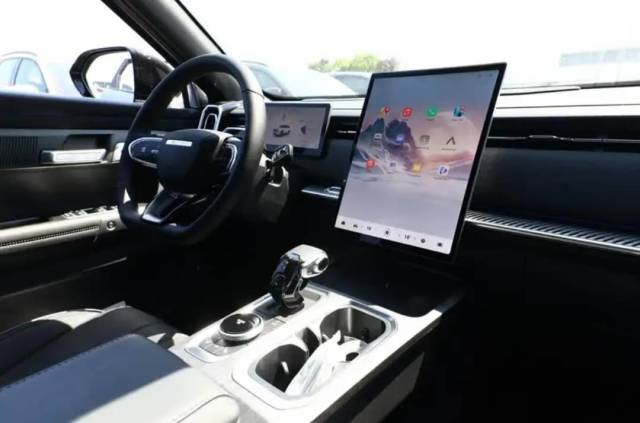 Jaecoo J7 — 2/9
